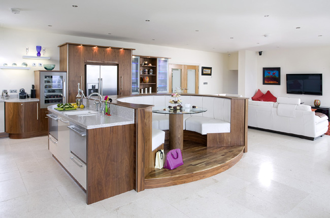 How long does a kitchen remodel take?